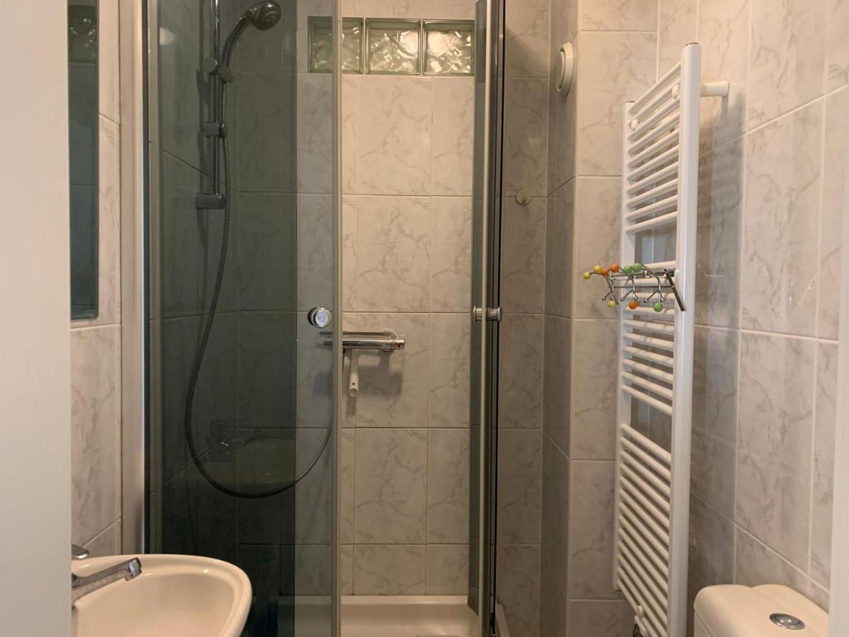 לוקסמבורג Large Room In Schuttrange Free Parking 10Mins To Airport Excellent Customer Services מראה חיצוני תמונה