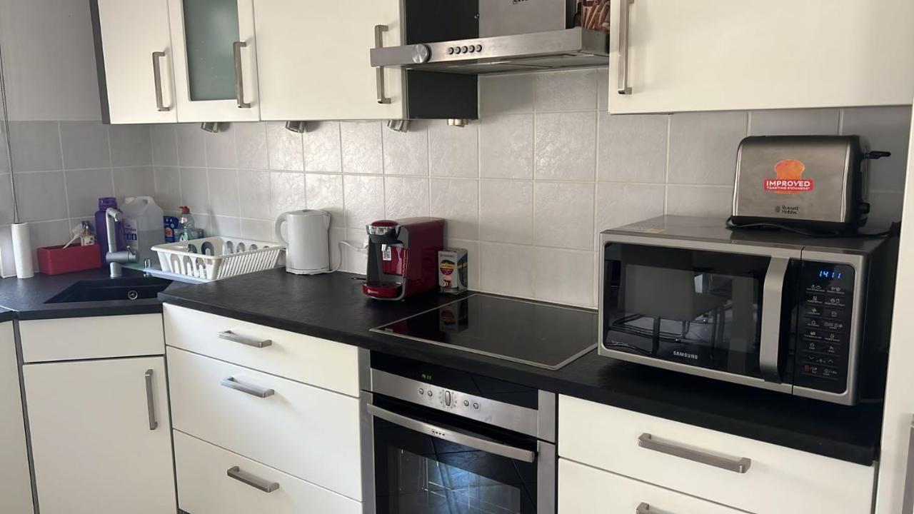 Large Room In Schuttrange Free Parking 10Mins To Airport Excellent Customer Services מראה חיצוני תמונה