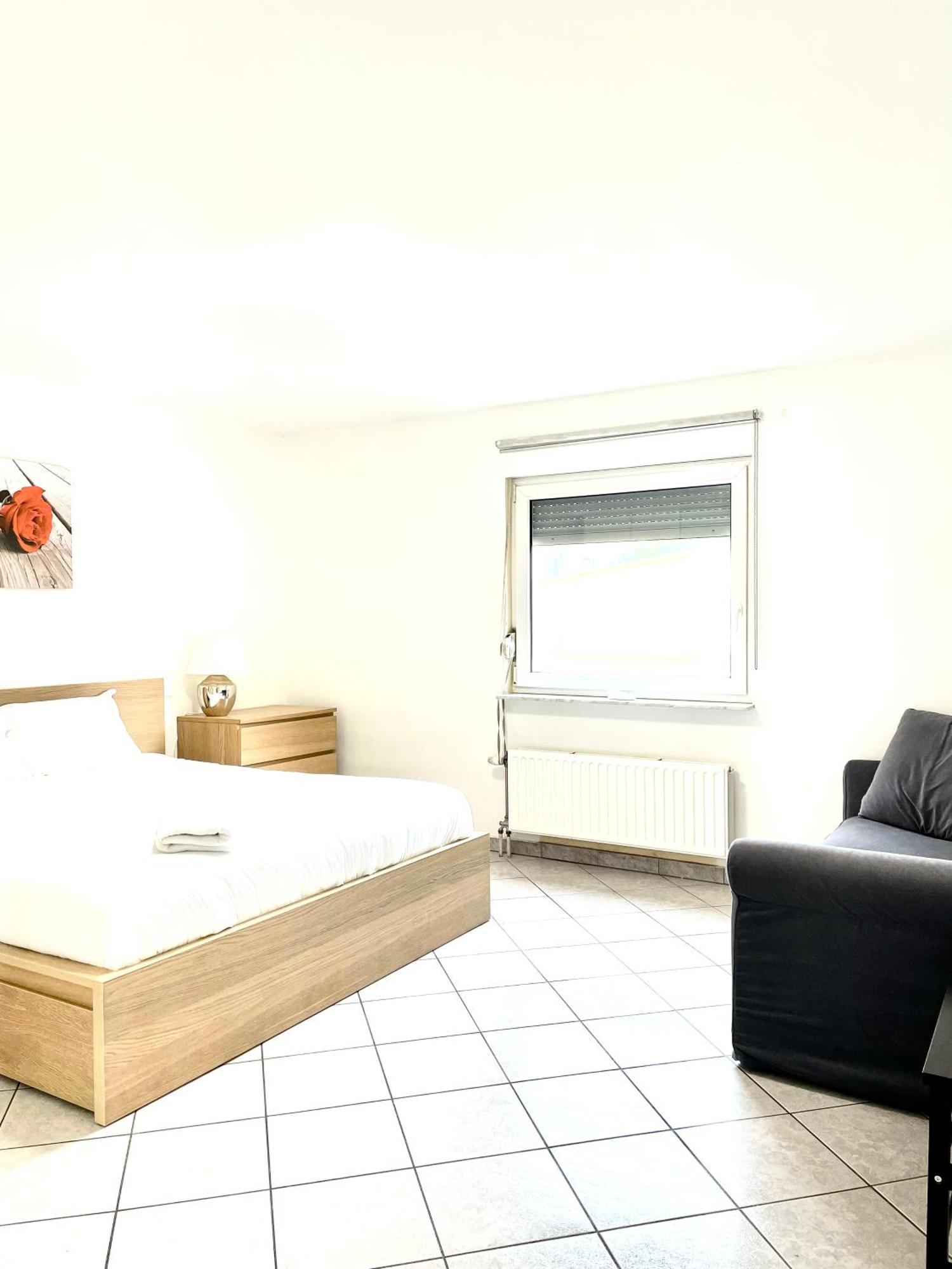 לוקסמבורג Large Room In Schuttrange Free Parking 10Mins To Airport Excellent Customer Services מראה חיצוני תמונה